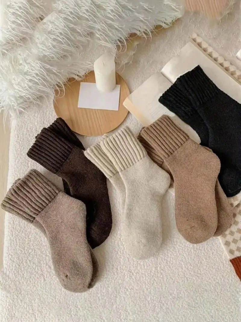 Women's Mid-Calf Knit Socks Soft Cozy Warm Everyday Socks for Fall and Winter