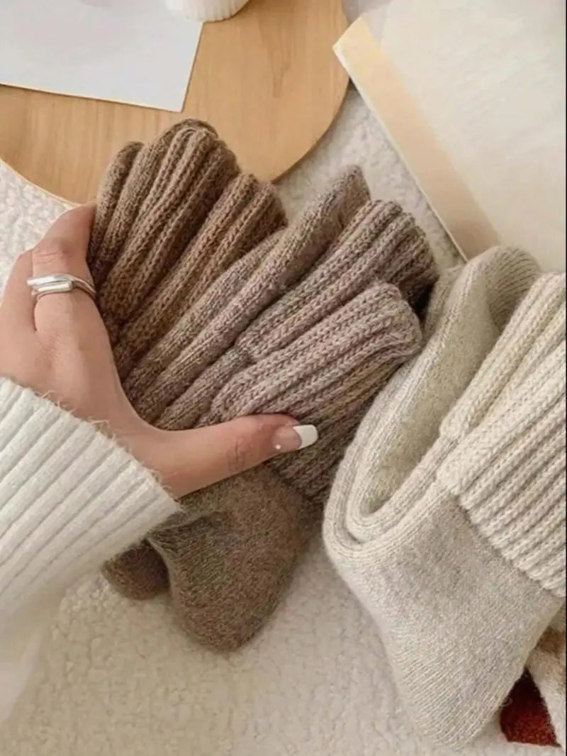 Women's Mid-Calf Knit Socks Soft Cozy Warm Everyday Socks for Fall and Winter