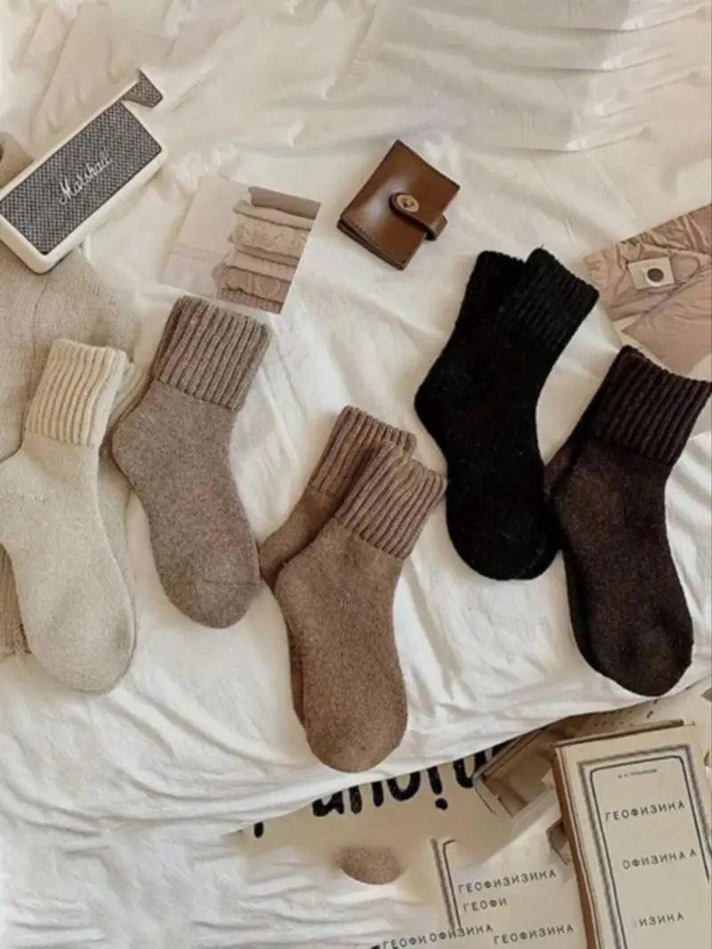 Women's Mid-Calf Knit Socks Soft Cozy Warm Everyday Socks for Fall and Winter