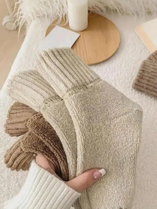 Women's Mid-Calf Knit Socks Soft Cozy Warm Everyday Socks for Fall and Winter