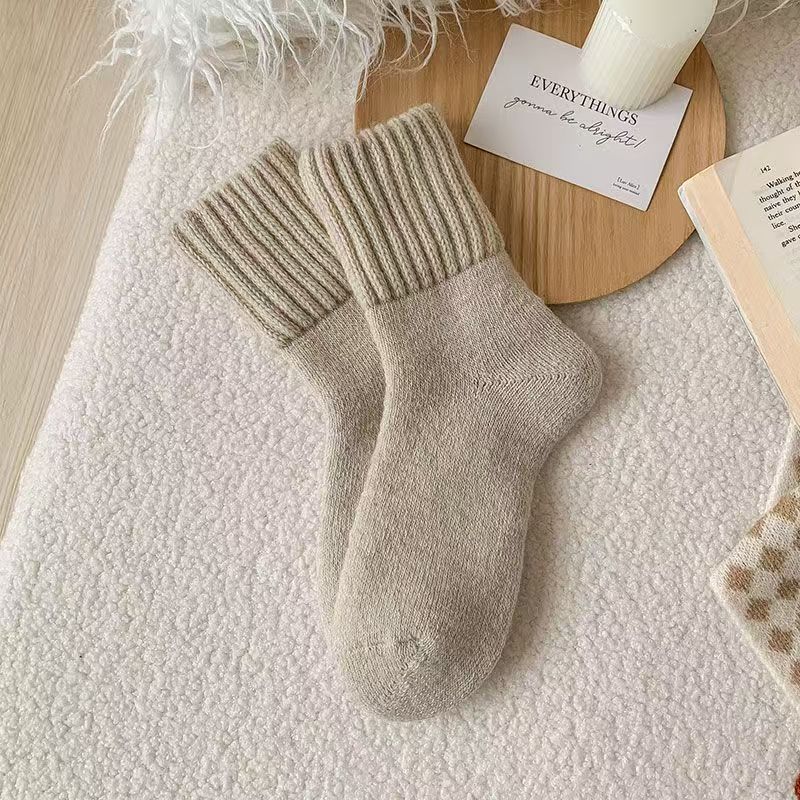 Women's Mid-Calf Knit Socks Soft Cozy Warm Everyday Socks for Fall and Winter