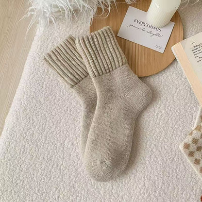 Women's Mid-Calf Knit Socks Soft Cozy Warm Everyday Socks for Fall and Winter