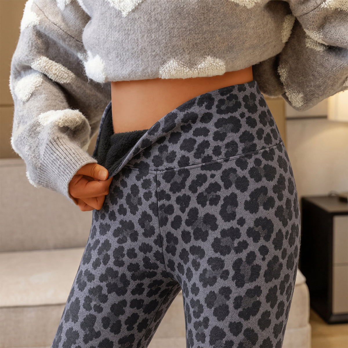 Women's Reversible Leopard Print Fleece-Lined Leggings – High-Waisted Warm Stretch Pants for Fall & Winter