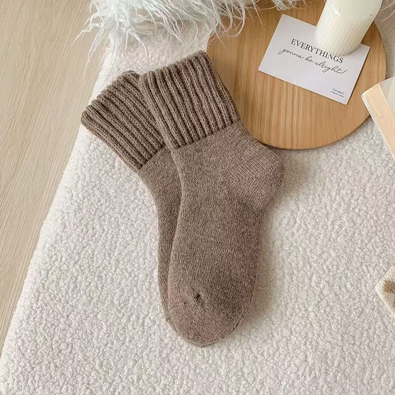 Women's Mid-Calf Knit Socks Soft Cozy Warm Everyday Socks for Fall and Winter